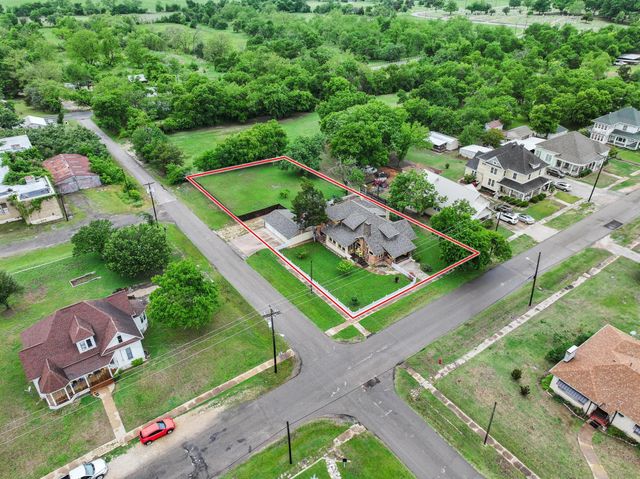 901 8th Street, Honey Grove, TX 75446