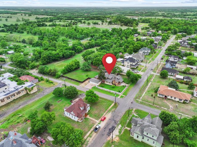 901 8th Street, Honey Grove, TX 75446