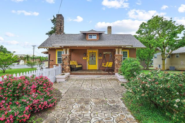 901 8th Street, Honey Grove, TX 75446