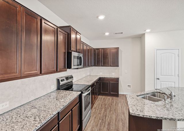 412 Town Fork, Cibolo, TX 78108