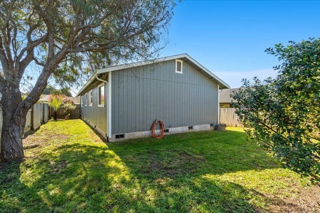 1015 Oakwood Court, Mckinleyville, CA 95519