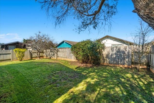 1015 Oakwood Court, Mckinleyville, CA 95519