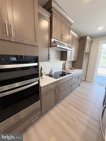 44 GRAYSON LN, Downingtown, PA 19335