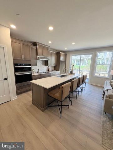 44 GRAYSON LN, Downingtown, PA 19335