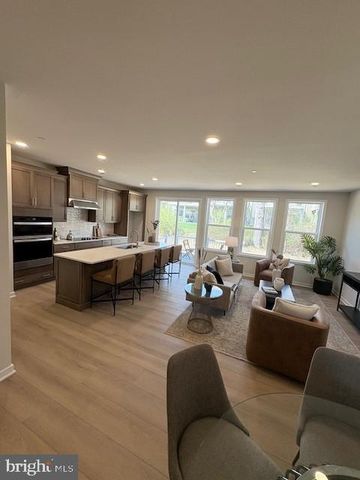 44 GRAYSON LN, Downingtown, PA 19335