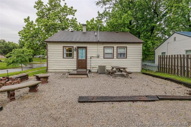 502 W 14th Street, Jeffersonville, IN 47130