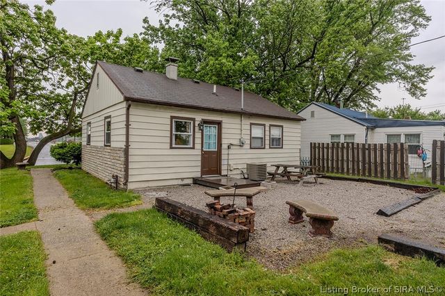 502 W 14th Street, Jeffersonville, IN 47130