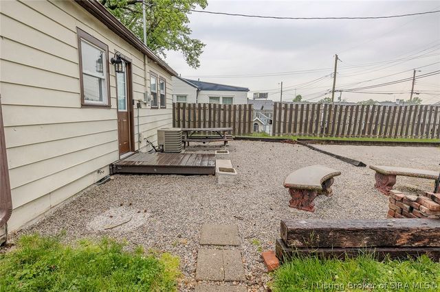 502 W 14th Street, Jeffersonville, IN 47130