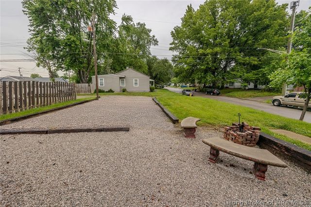 502 W 14th Street, Jeffersonville, IN 47130