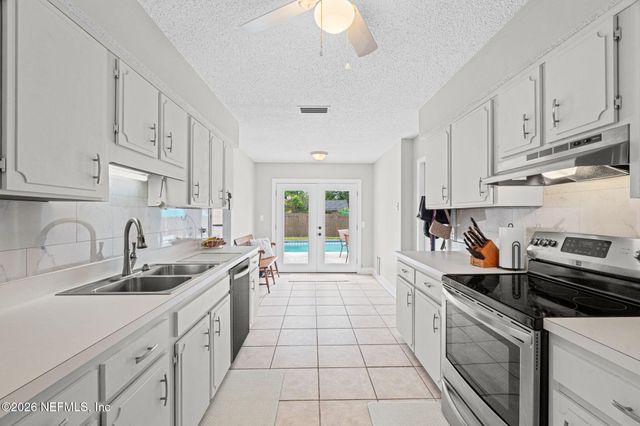 8810 OSPREY Lane, Jacksonville, FL 32217