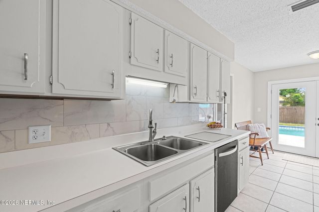 8810 OSPREY Lane, Jacksonville, FL 32217