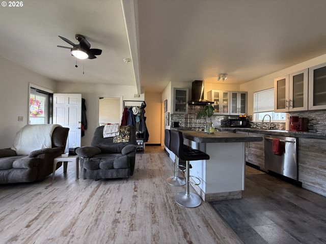 515 PACIFIC Ave, Brookings, OR 97415