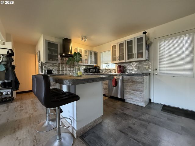 515 PACIFIC Ave, Brookings, OR 97415