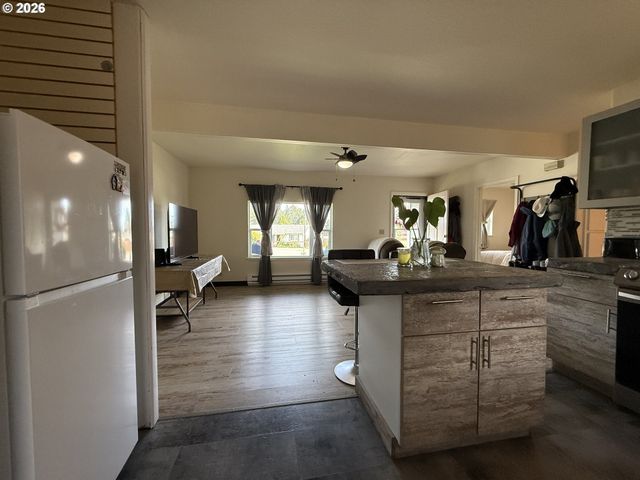 515 PACIFIC Ave, Brookings, OR 97415