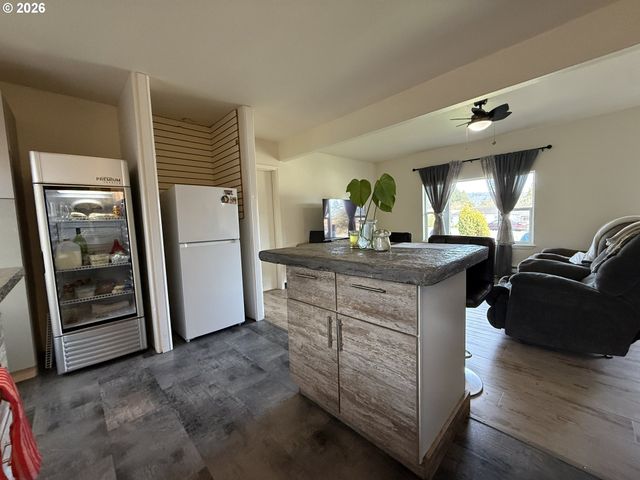 515 PACIFIC Ave, Brookings, OR 97415