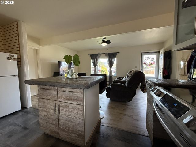 515 PACIFIC Ave, Brookings, OR 97415