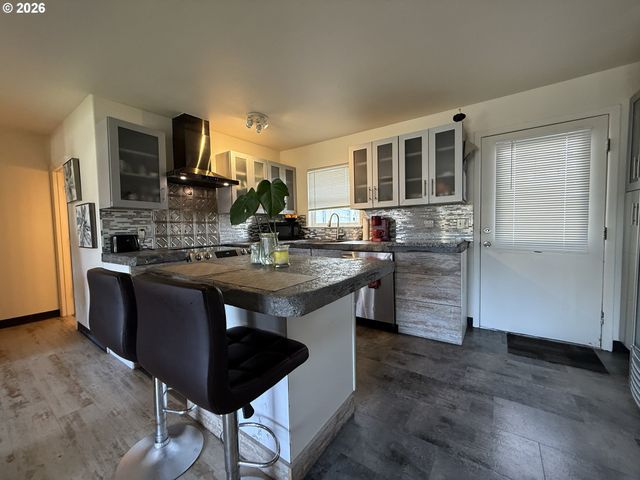 515 PACIFIC Ave, Brookings, OR 97415
