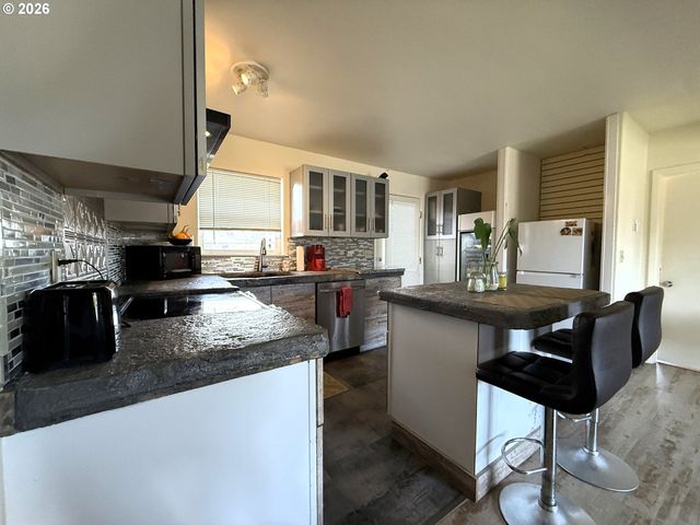 515 PACIFIC Ave, Brookings, OR 97415
