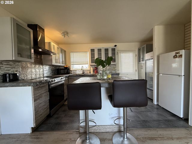 515 PACIFIC Ave, Brookings, OR 97415