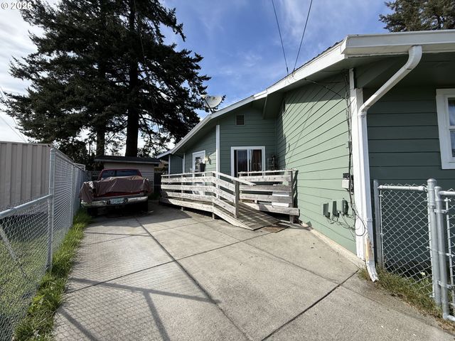 515 PACIFIC Ave, Brookings, OR 97415