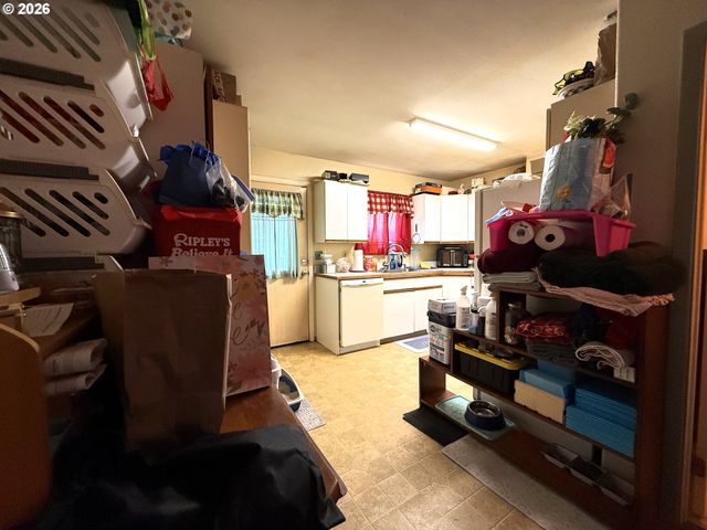 515 PACIFIC Ave, Brookings, OR 97415