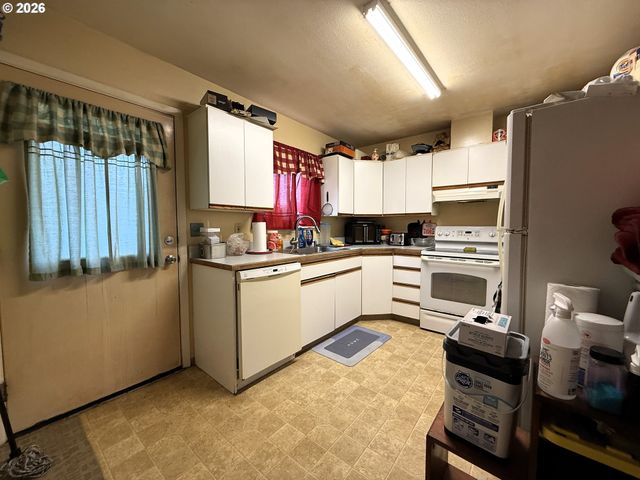 515 PACIFIC Ave, Brookings, OR 97415