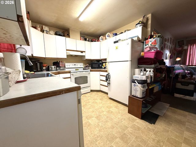 515 PACIFIC Ave, Brookings, OR 97415