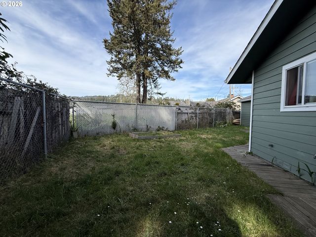 515 PACIFIC Ave, Brookings, OR 97415