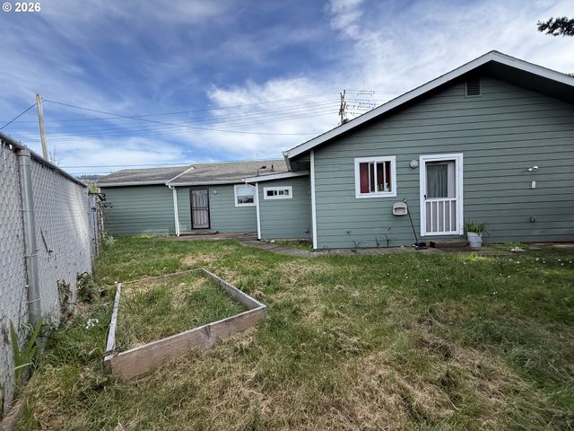 515 PACIFIC Ave, Brookings, OR 97415
