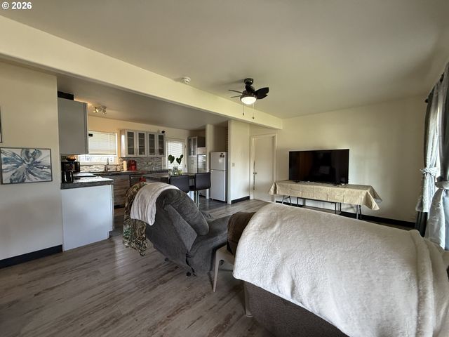 515 PACIFIC Ave, Brookings, OR 97415