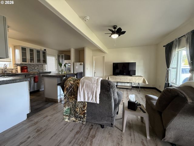 515 PACIFIC Ave, Brookings, OR 97415