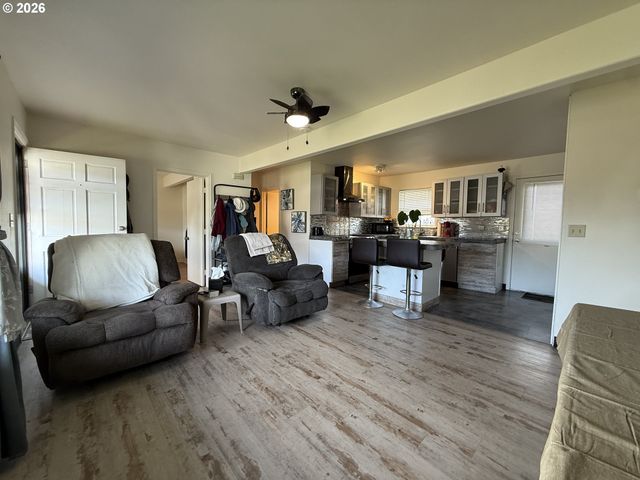 515 PACIFIC Ave, Brookings, OR 97415