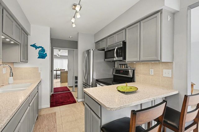 213 Paisley Court B, Kalamazoo Twp, MI 49006