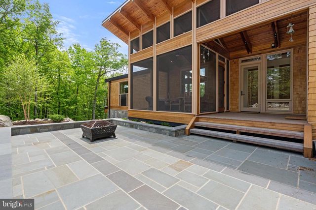 559 BESSIE BELL MOUNTAIN RD, Castleton, VA 22716