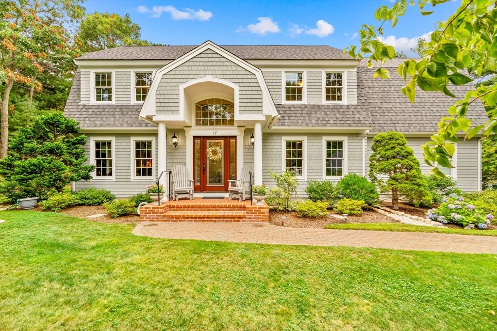17 Wood Rd, Mashpee, MA 02649