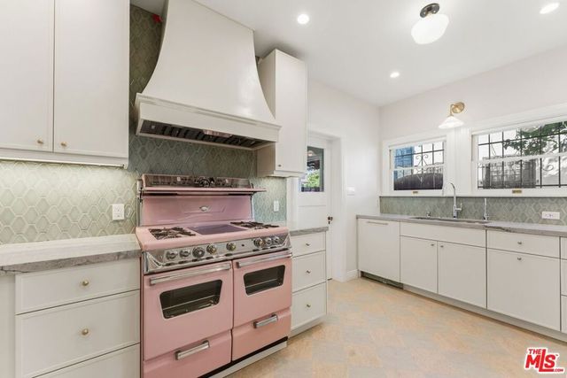 125 N Orange Drive, Los Angeles, CA 90036