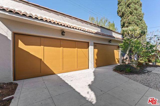 125 N Orange Drive, Los Angeles, CA 90036