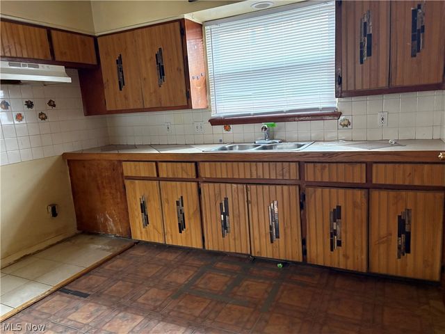 1622 Merrill Avenue, Akron, OH 44306