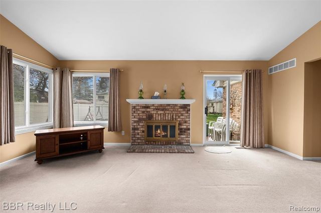22264 Oakwood Street, Trenton, MI 48183