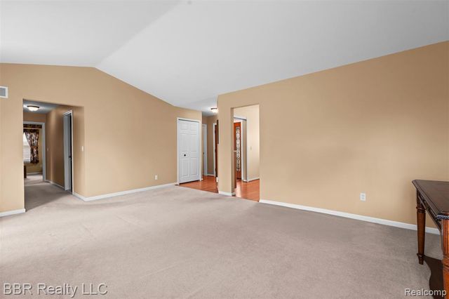 22264 Oakwood Street, Trenton, MI 48183
