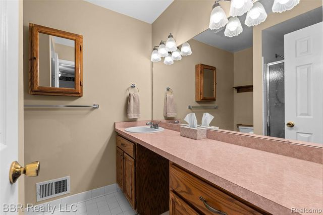 22264 Oakwood Street, Trenton, MI 48183