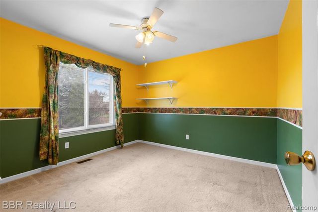 22264 Oakwood Street, Trenton, MI 48183