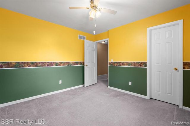 22264 Oakwood Street, Trenton, MI 48183
