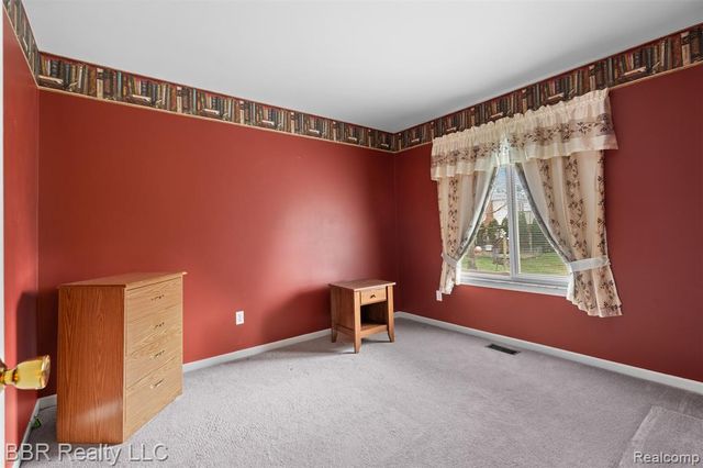 22264 Oakwood Street, Trenton, MI 48183