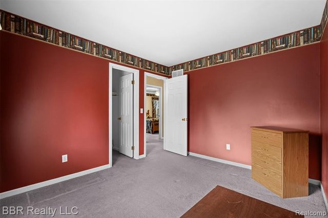 22264 Oakwood Street, Trenton, MI 48183