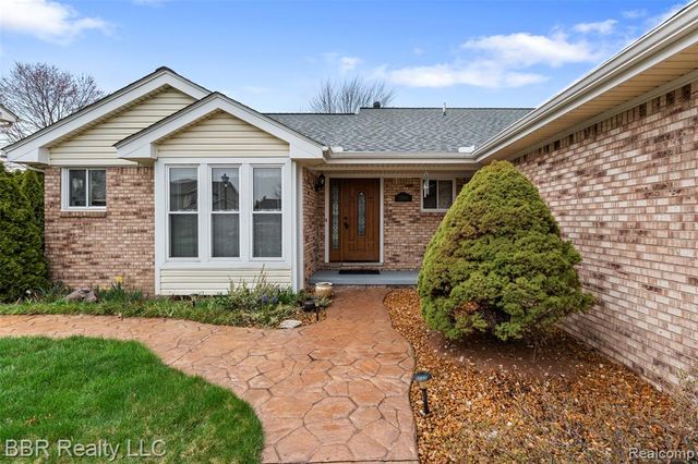 22264 Oakwood Street, Trenton, MI 48183