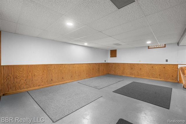 22264 Oakwood Street, Trenton, MI 48183