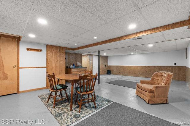 22264 Oakwood Street, Trenton, MI 48183