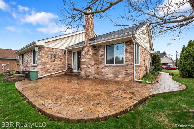 22264 Oakwood Street, Trenton, MI 48183
