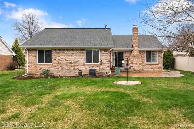 22264 Oakwood Street, Trenton, MI 48183